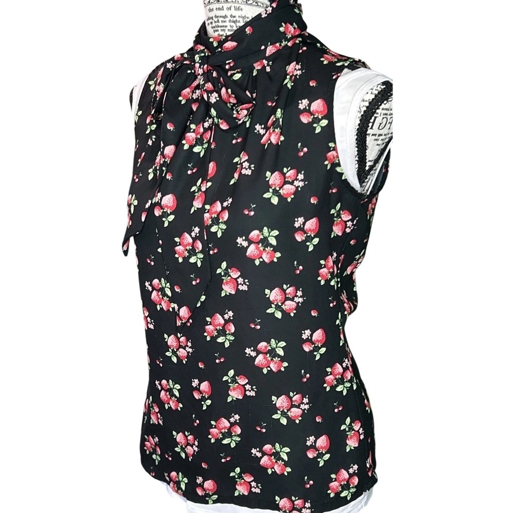 Vtg Strawberry Print Sleeveless Blouse Sz 6 Cottage Whimsy Retro Artsy Ecclectic